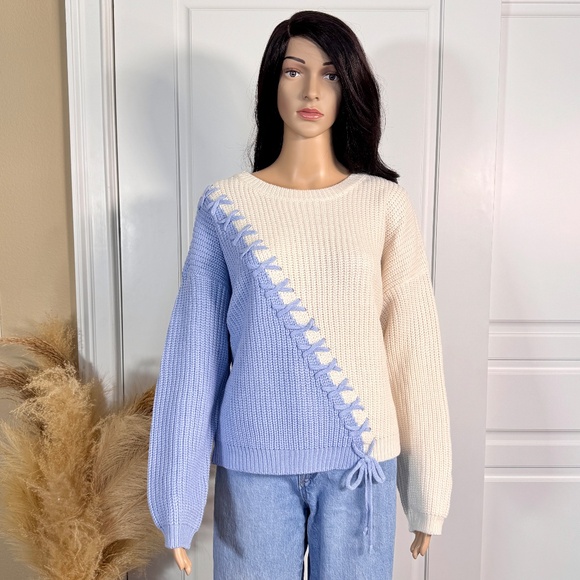 TWO-TONE LIGHT BLUE AND IVORY LONG SLEEVE SWEATER - Picture 3 of 11